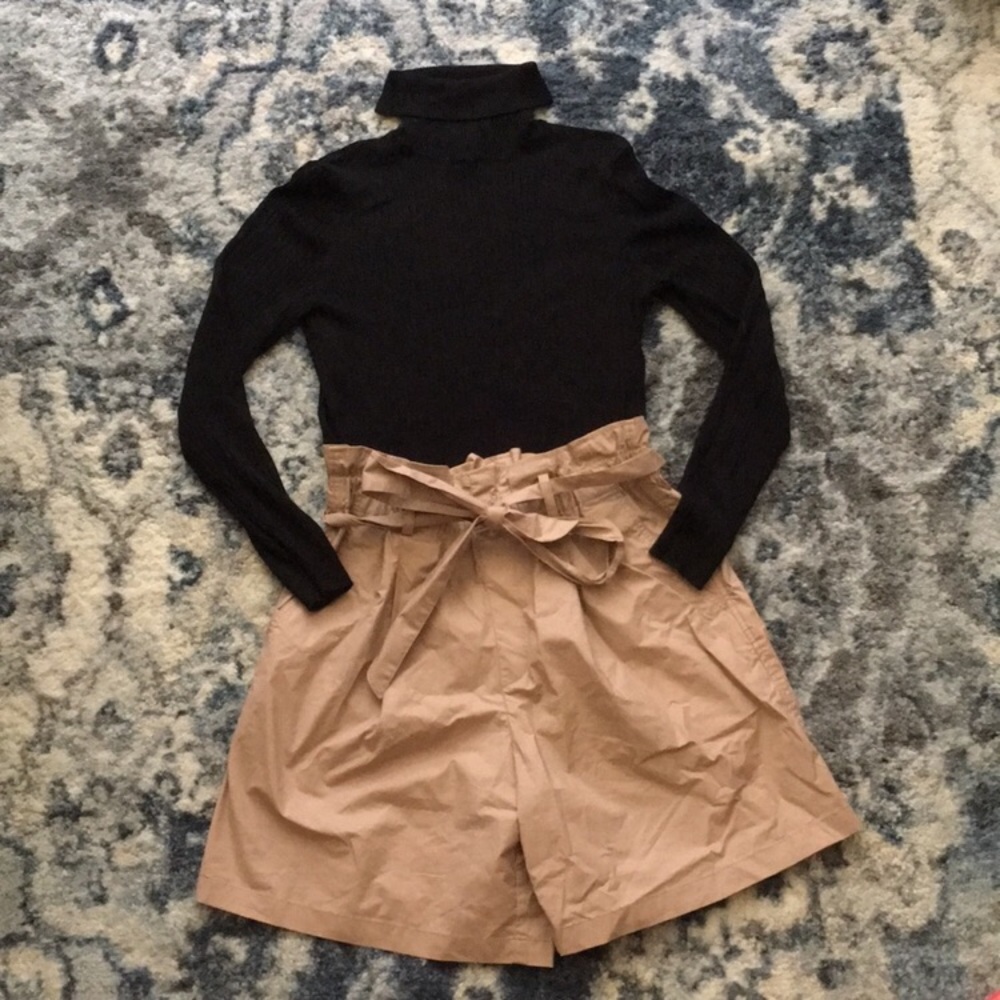 DONATING SOON Uniqlo Khaki Paper Bag Shorts - Picture 1 of 3